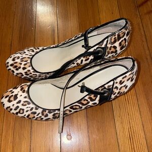 Nine West Animal Print Flats with Rounded Toe and Elegant Strap